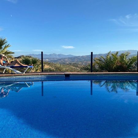 Tiny House 12M2 In Holiday Park With 55 M2 Pool Tolox Εξωτερικό φωτογραφία