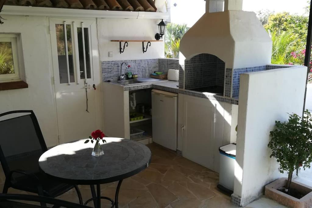 Tiny House 12M2 In Holiday Park With 55 M2 Pool Tolox Εξωτερικό φωτογραφία