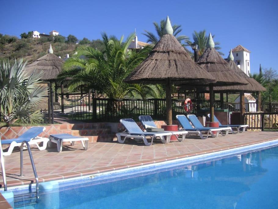 Tiny House 12M2 In Holiday Park With 55 M2 Pool Tolox Εξωτερικό φωτογραφία